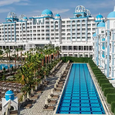 Rubi Platinum & Hotel 5*