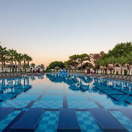 Rubi Platinum & Szálloda